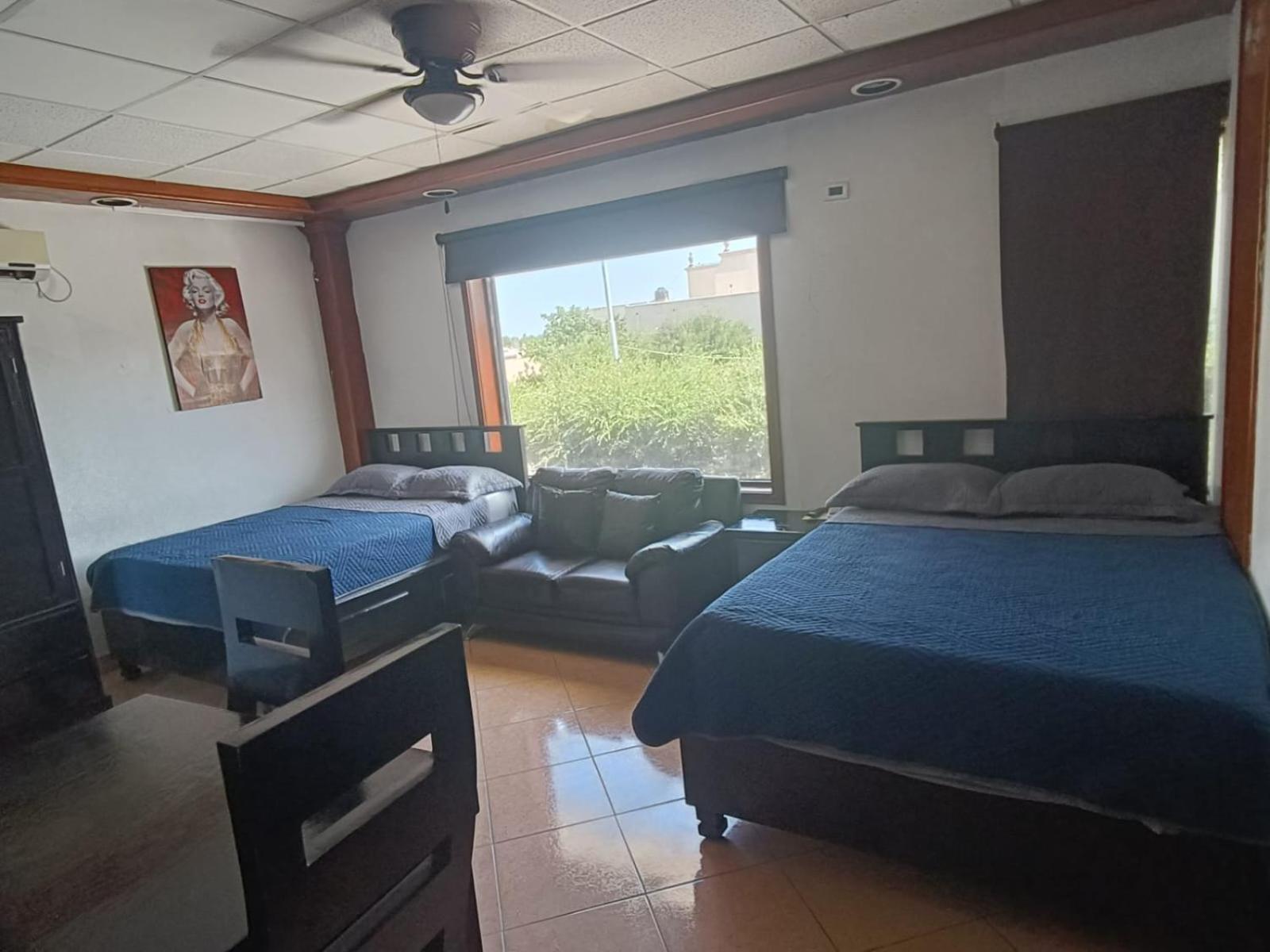 Hotel Garcias Suites, Linares Zewnętrze zdjęcie
